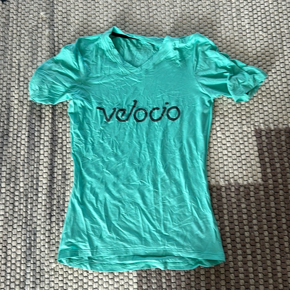 Velocio vneck tee